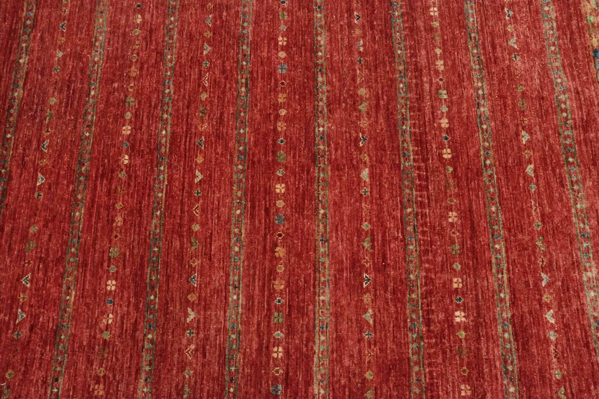 Afghanteppich Rubin Runner Red, Schurwolle, handgeknüpft, 094 x 296 cm, rot, Detailansicht