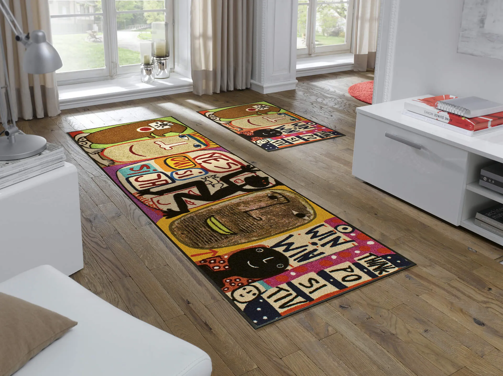 Fußmatte Think Positiv, Wash & Dry Künstlermatte, mehrfarbig, 060 x 180 cm, Interieurbild